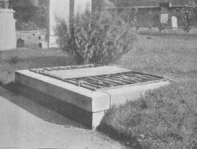 Grilles de protection de tombe